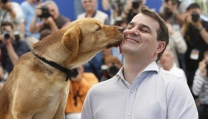 Kornel Mundruczo con un cane protagonista di White God