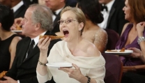 Meryl Streep si mangia una pizza agli ultimi Oscar