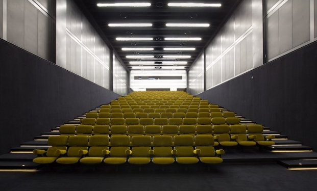 La sala cinematografica alla Fondazione Prada