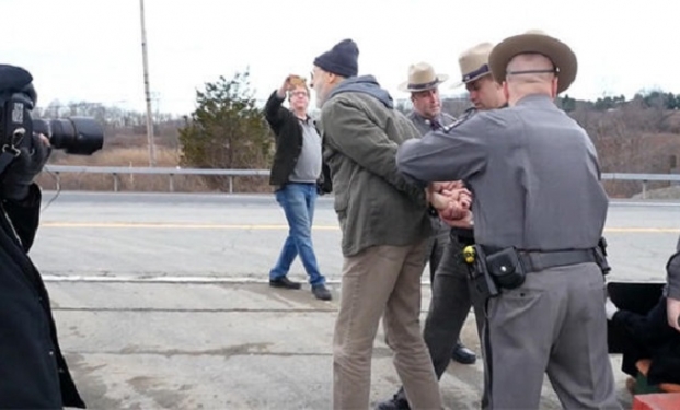 James Cromwell nel momento in cui è stato arrestato