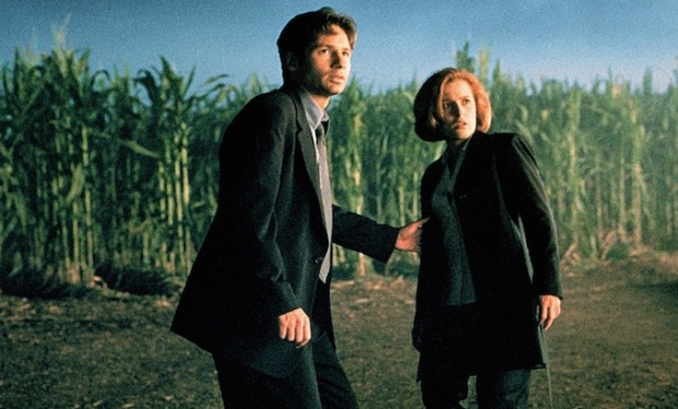David Duchovny e Gillian Anderson in una scena di X-Files