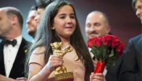 Hana Saeidi riceve l'Orso d'oro