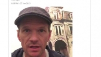 Neil Patrick Harris mostra il funzionamento della nuova app di Twitter