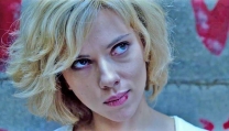 una scena di "Lucy"