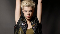 Agyness Deyn in Sunset Song