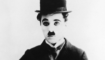 Charlie Chaplin nei panni di Charlot