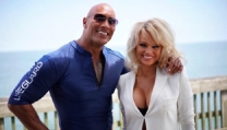 Pamela Anderson e Dwayne Johnson