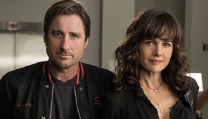 Luke Wilson e Carla Gugino