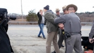 James Cromwell nel momento in cui è stato arrestato
