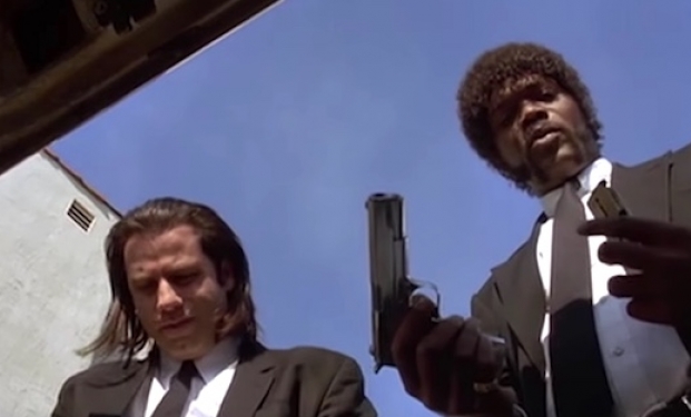 Un'inquadratura dal basso estremamente angolata in Pulp Fiction