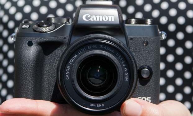 Canon EOS M5