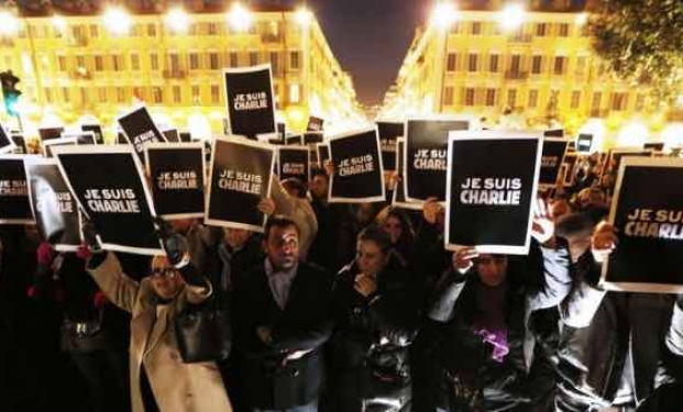 Manifestazione popolare a sostegno di Charlie Hebdo