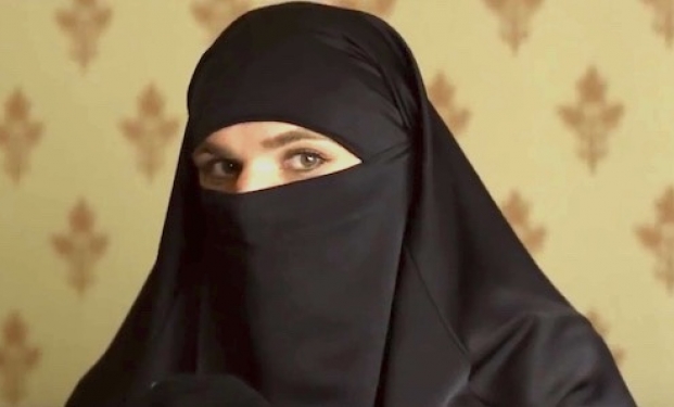 Due Sotto Il Burqa