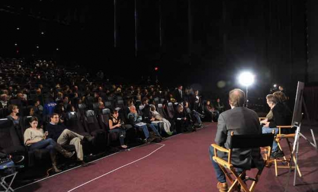 Una classica scena da un palco di festival del cinema