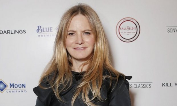 Jennifer Jason Leigh