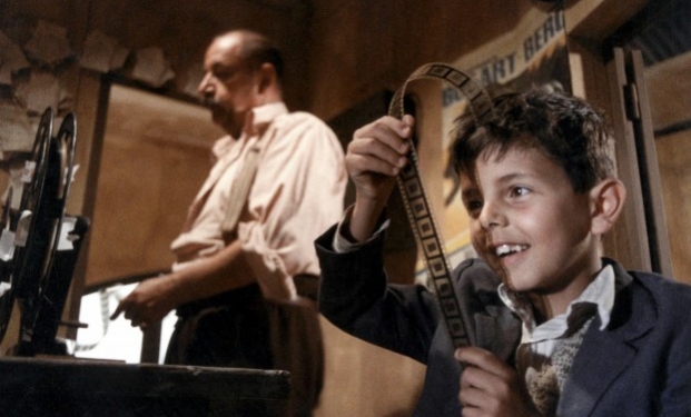 una scena di "Nuovo Cinema Paradiso"