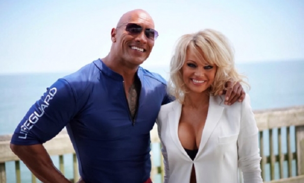 Pamela Anderson e Dwayne Johnson