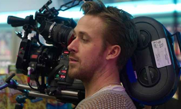 Ryan Gosling mentre dirige Lost River