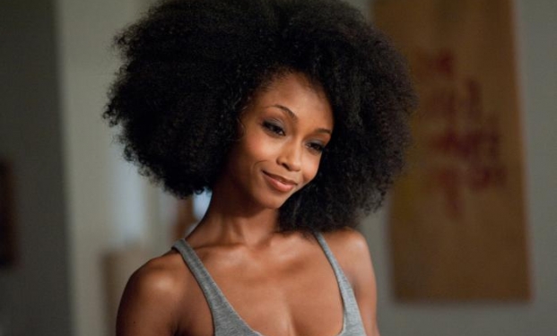 Yaya DaCosta nel ruolo di Whitney Houston